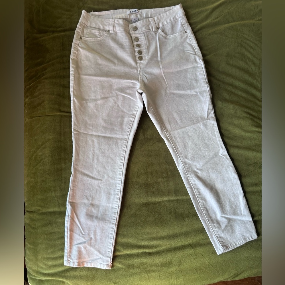 White pedal pusher d.jeans